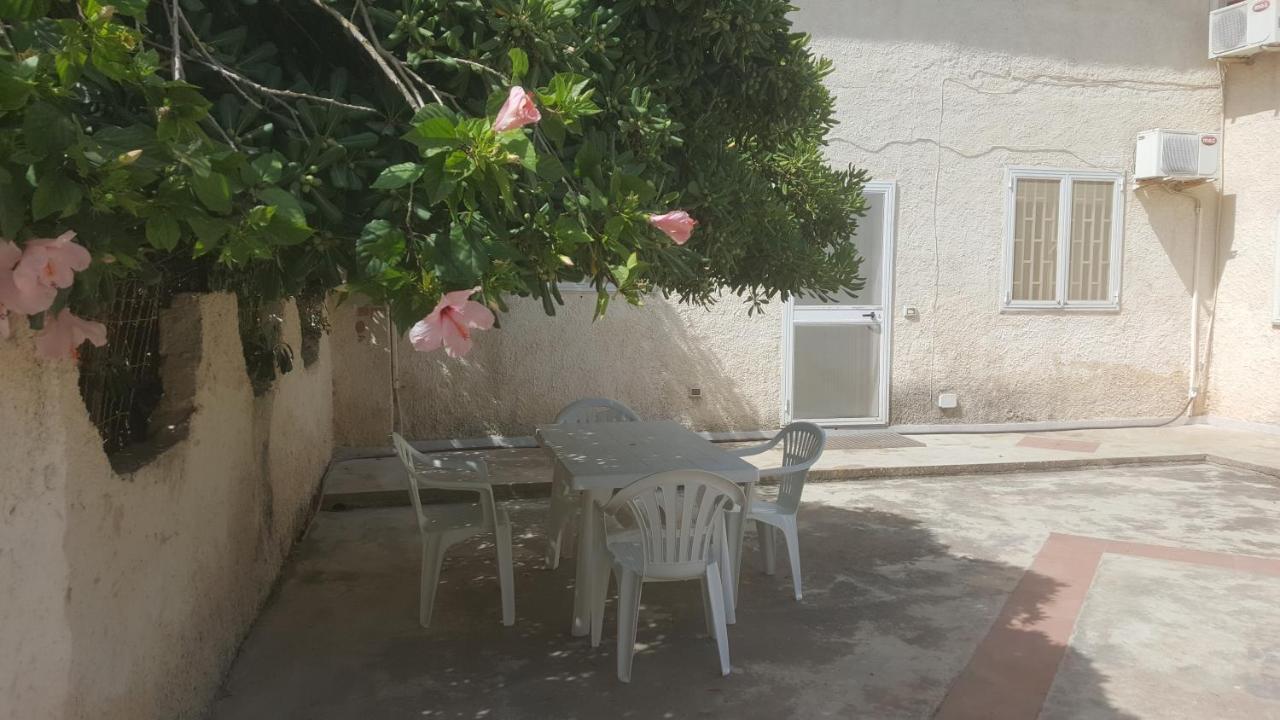 Residence Cuba Alloggi Per Turismo Fontane Bianche Exteriér fotografie