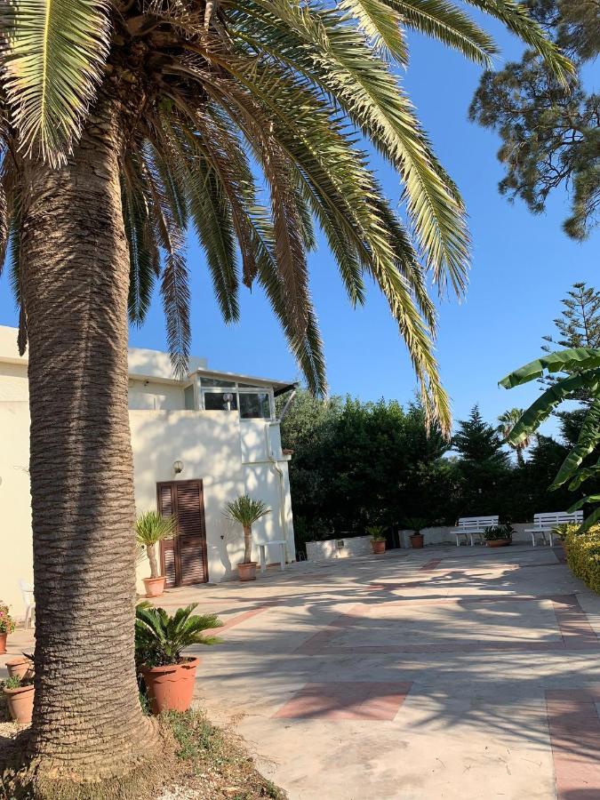 Residence Cuba Alloggi Per Turismo Fontane Bianche Exteriér fotografie